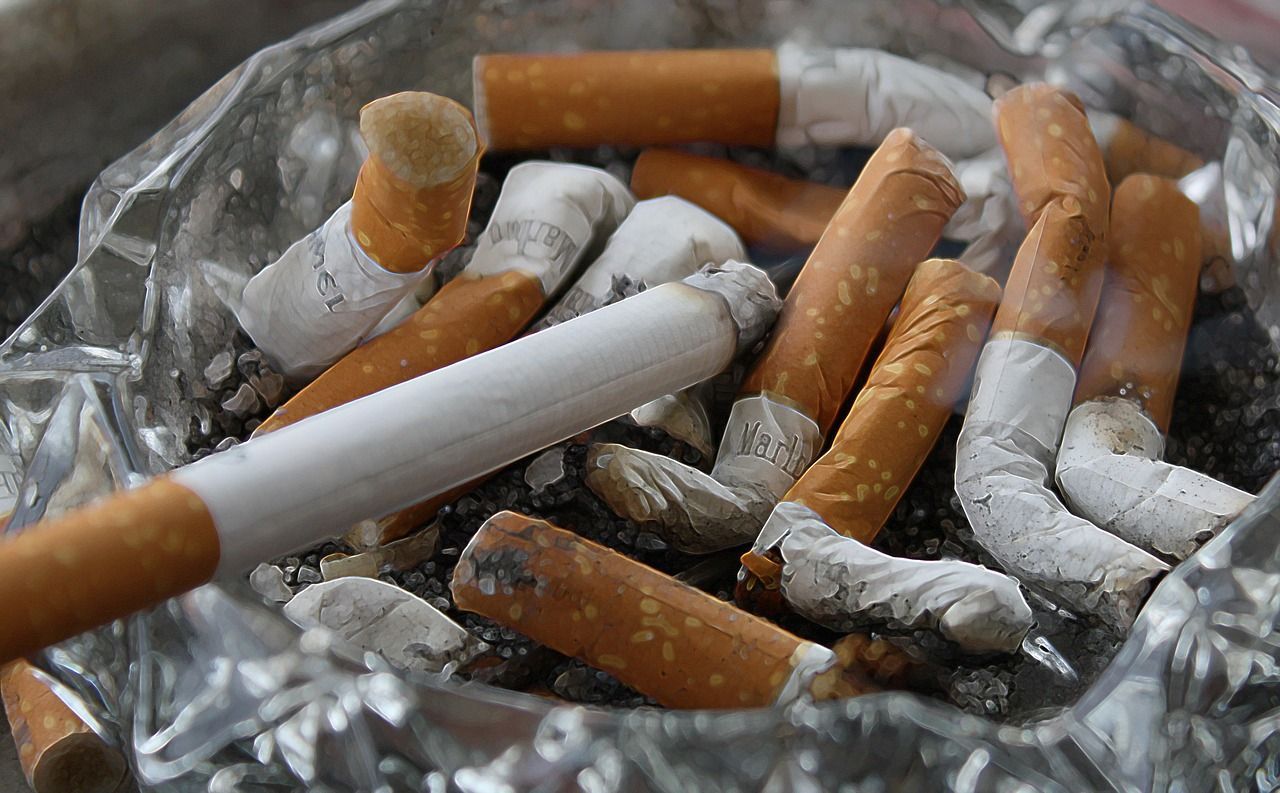 Técnica caseira elimina cheiro de cigarro das roupas de forma eficaz