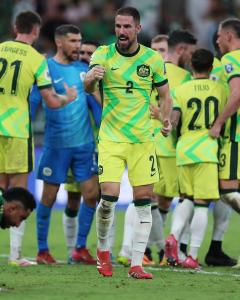 Milos Degenek