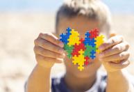 Transtorno do espectro autista: especialista explica sinais em crianças e adultos