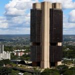 Copom deve fazer primeiro corte na Selic no ano, mas guerra gera incerteza