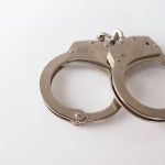 Homem tenta furar fila em eleição do conselho tutelar, xinga PM e é preso