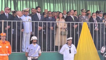 Autoridades assistem ao desfile da Independência no Centro de BH