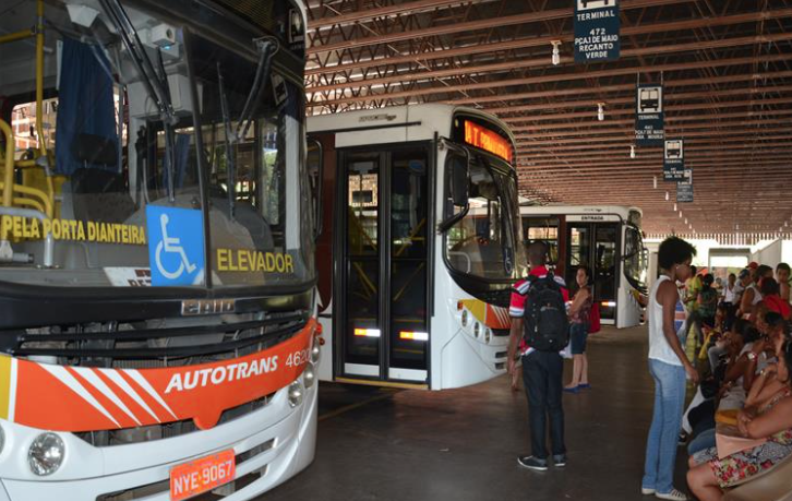 Representantes da Autotrans são ouvidos por membros da CPI que investiga a empresa, em Timóteo