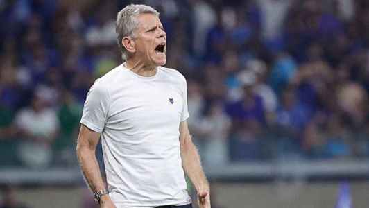 Autuori esbraveja durante Cruzeiro x Athletico-PR, no Mineirão