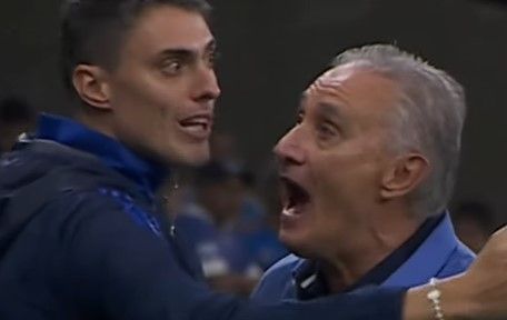 Tite reage à bronca em filho e auxiliar durante Cruzeiro 2 x 0 América
