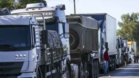 Auxílio-caminhoneiro começa a cair na conta no dia 9 de agosto
