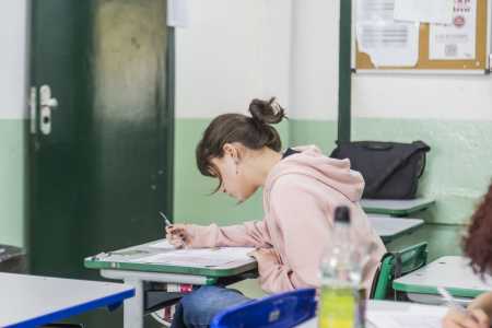 Pé-de-Meia Licenciatura: entenda o que é e como vai funcionar | CNN Brasil