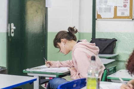 Pé-de-Meia Licenciatura: entenda o que é e como vai funcionar | CNN Brasil