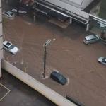 Avenida de BH tem ponto de alagamento e região registra chuva de 60 milímetros em uma hora