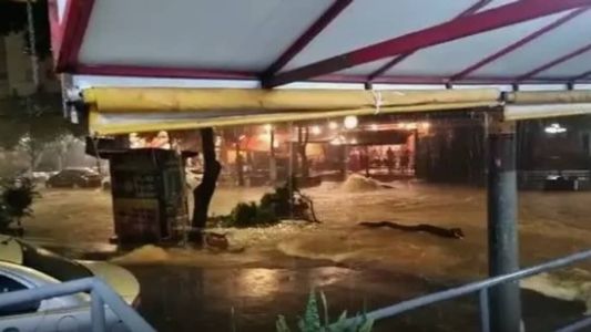 Avenida Alberto Cintra alagou durante chuva nessa quarta-feira (15)