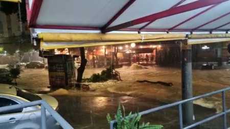 Avenida Alberto Cintra alagou durante chuva nesta quarta-feira (15)