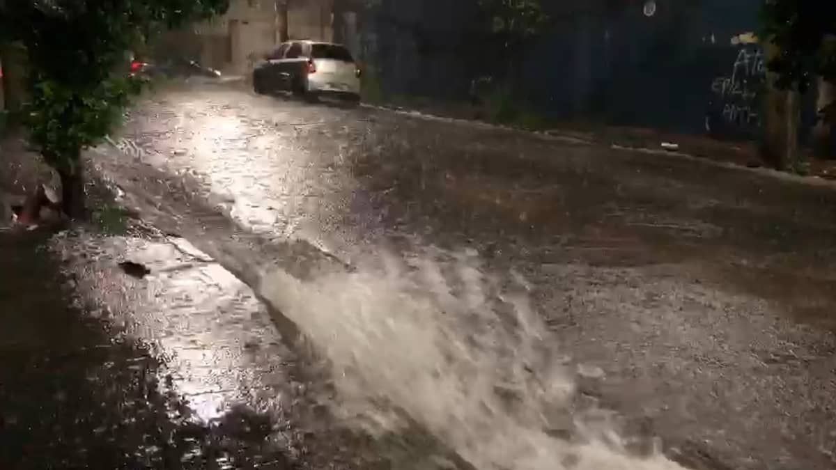 Chove forte em Belo Horizonte e vias são interditadas; confira recomendações