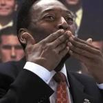 Câmara aprova mudança de nome de avenida no entorno do Mineirão para Rei Pelé