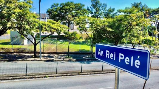 Avenida no entorno do estádio Mineirão passo a se chamar Avenida Rei Pelé