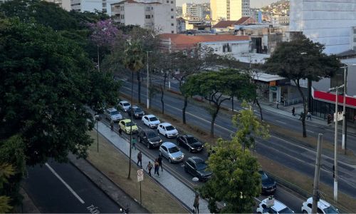 Avenida Rio Branco trânsito Centro de Juiz de Fora