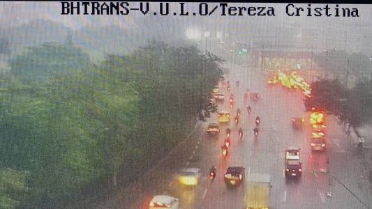 Avenida Tereza Cristina é interditada