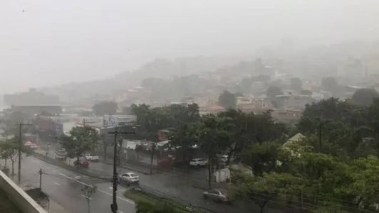 Avenida Vilarinho foi interditada pelo risco de alagamento