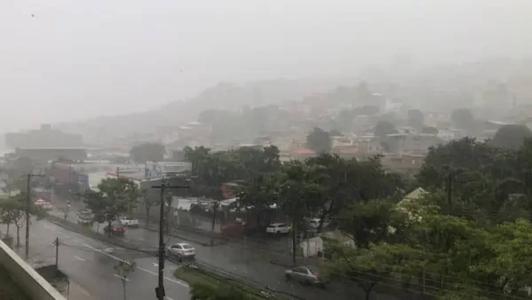 Avenida Vilarinho foi interditada pelo risco de alagamento