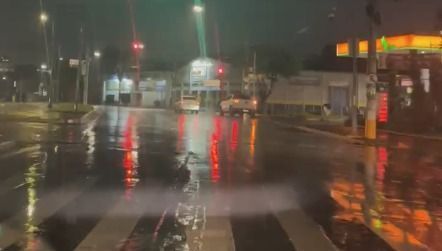 Chuva extremamente forte: Defesa Civil fecha avenida em BH por risco de transbordamento