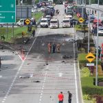 Avião cai e deixa dez mortos na Malásia