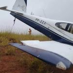 Avião não consegue frear durante pouso e cai em barranco no interior de Minas