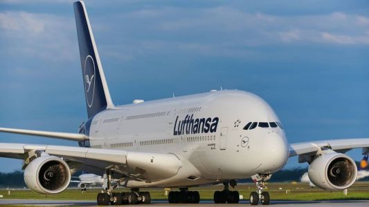 Avião da Lufthansa faz pouso não programado em Natal após emergência com passageiro.
