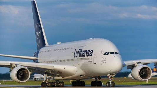 Avião da Lufthansa faz pouso não programado em Natal após emergência com passageiro.