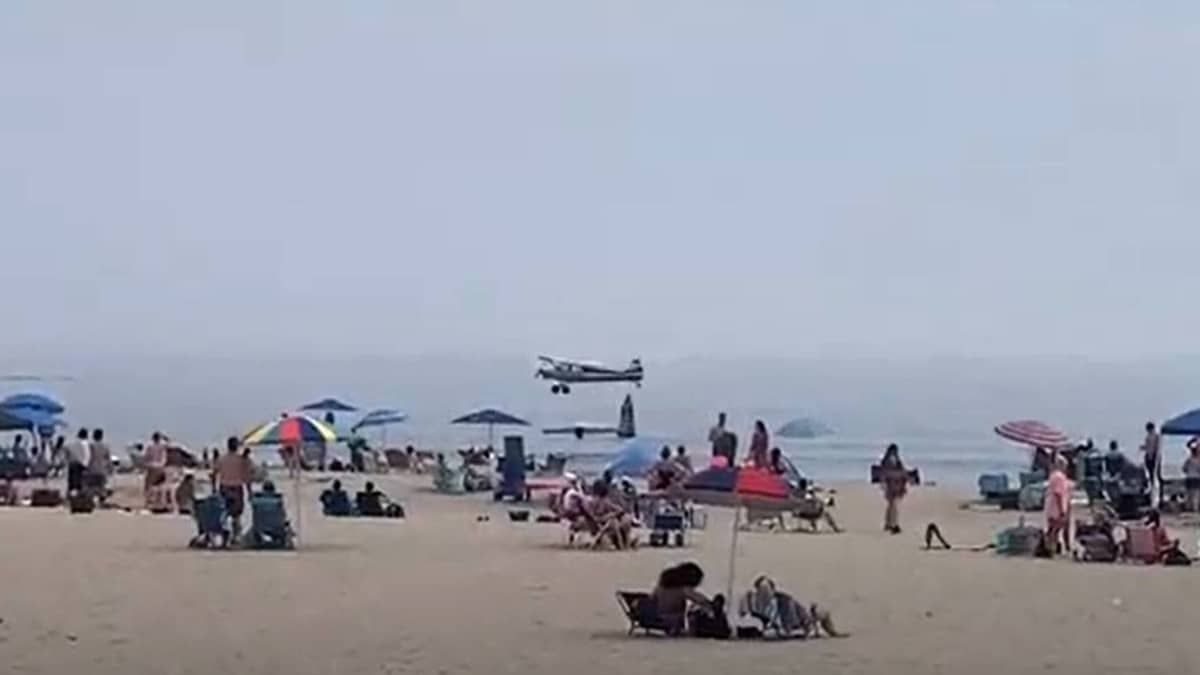 Avião de pequeno porte cai em praia agitada nos EUA