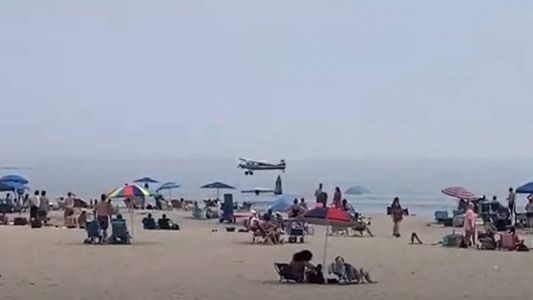 Avião de pequeno porte cai em praia agitada de New Hampshire, nos EUA