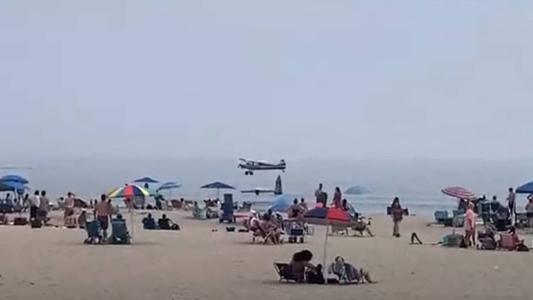 Avião de pequeno porte cai em praia agitada de New Hampshire, nos EUA
