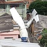 Veja fotos do avião que caiu em casas próximo ao aeroporto Carlos Prates, em Belo Horizonte