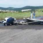 Avião faz pouso forçado e pega fogo em Pará de Minas (MG)