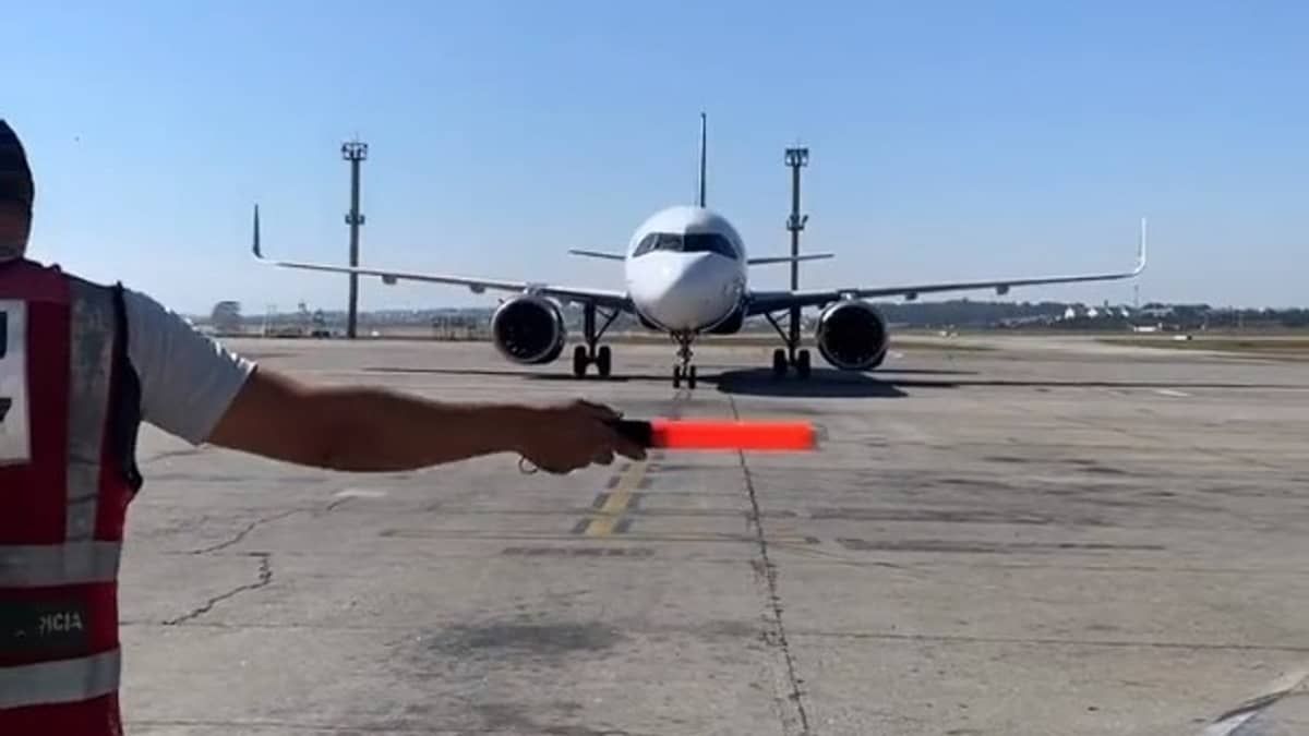 Passageiro 'brinca' que tem bomba na mala e atrasa voo por 4 horas em SP