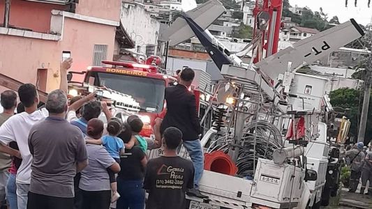 Avião foi desmontado para o transporte