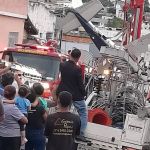 Vídeo: veja momento em que avião é içado e retirado de casas onde caiu em BH