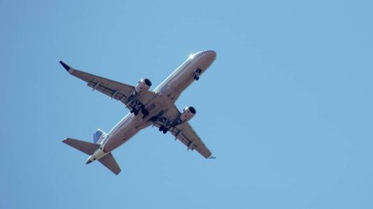 Avião foi escoltado por exército grego após alerta de bomba