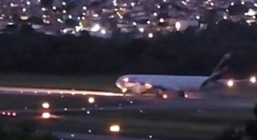Avião da Latam abortou decolagem na noite de domingo (15)