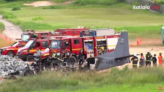 Foto mostra destroços de avião da Polícia Federal que caiu no Aeroporto da Pampulha, em Belo Horizonte