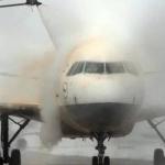 Aviões ficam com asas congeladas devido ao frio extremo no Paraná e voos são atrasados
