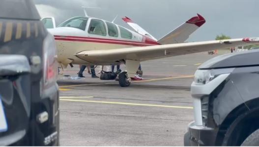Avião com mais de 51 kg de ouro é apreendido em Boa Vista; PF detém suspeitos