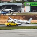 Vídeo: avião tem problema no trem de pouso ao descer na Pampulha, e aeroporto é fechado em BH