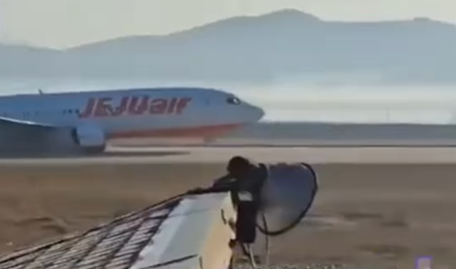 Erro de piloto ao desligar motor causou queda de avião que matou 179 pessoas, diz agência