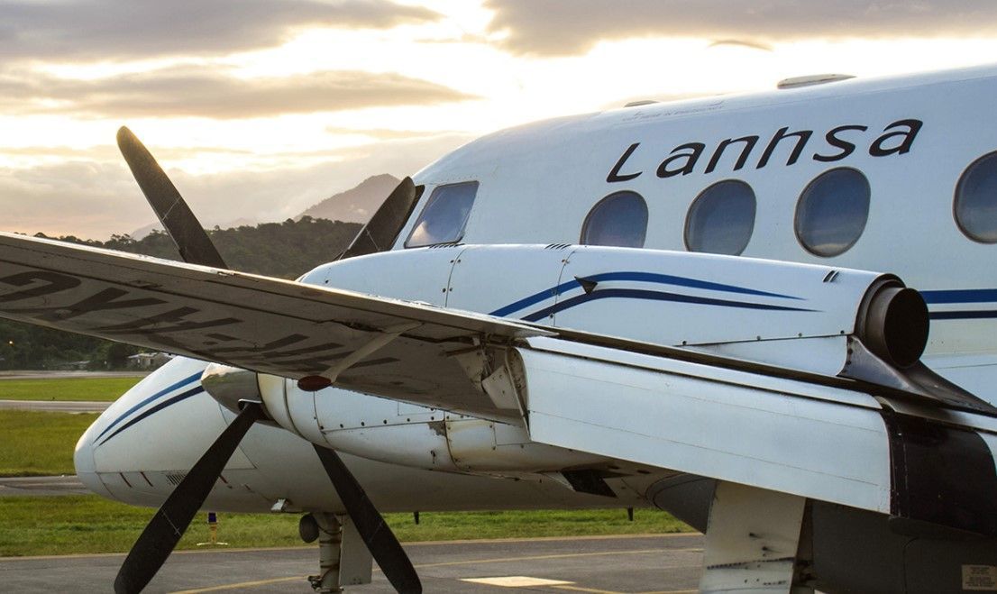 Avião que levava músico famoso cai no mar e mata várias pessoas em Honduras