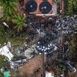 Imagem aérea: avião caiu sobre carros e por pouco não atingiu residência em Vinhedo 