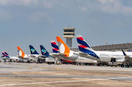 20 slots diários da Voepass no Aeroporto de Congonhas (SP) e os oito no Aeroporto Internacional de Guarulhos (SP) passaram a ser disponibilizados a outras companhias aéreas
