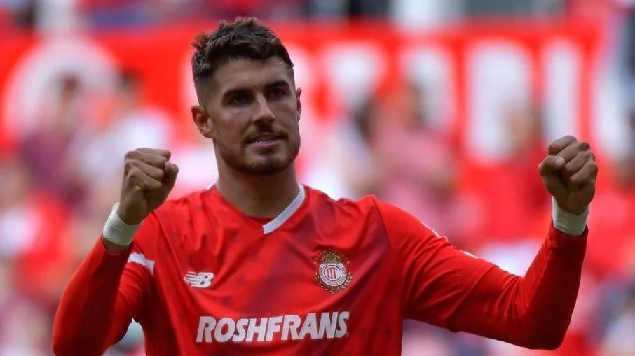 Veja números de Pedro Raul, centroavante que negocia com o Corinthians