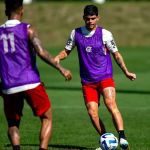 Ayrton Lucas afasta a possibilidade de deixar o Flamengo