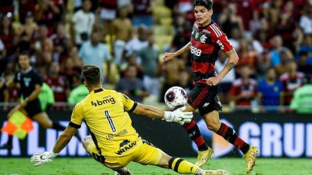 Ayrton Lucas marcou o terceiro do Flamengo na vitória sobre o Vasco