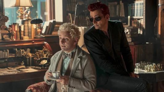 Aziraphale, anjo vivido por Michael Sheen, e Crowley, demônio interpretado por David Tennant