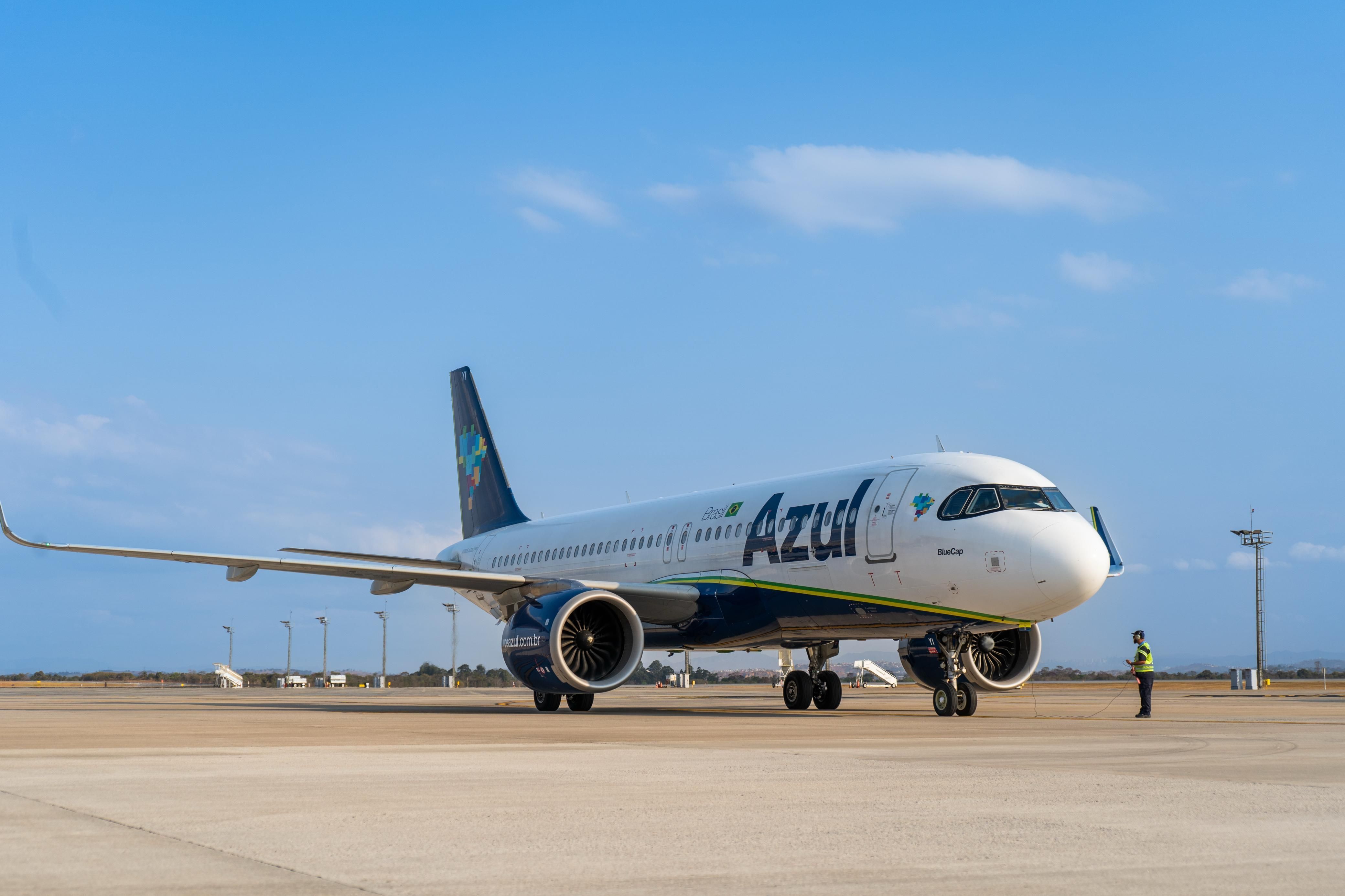 Confins: passageiros relatam viagens canceladas por 'overbooking'; Azul se pronuncia